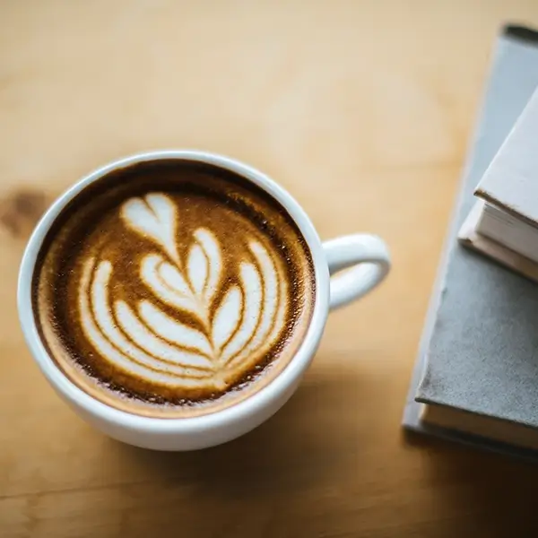 latte-art-in-coffee-cup-on-the-cafe-table